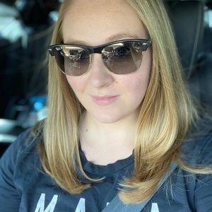 Meet your Posher, Mara